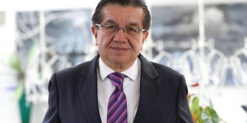 “No se realizó ningún experimento con los colombianos”: exministro Ruiz sobre vacunas de Covid