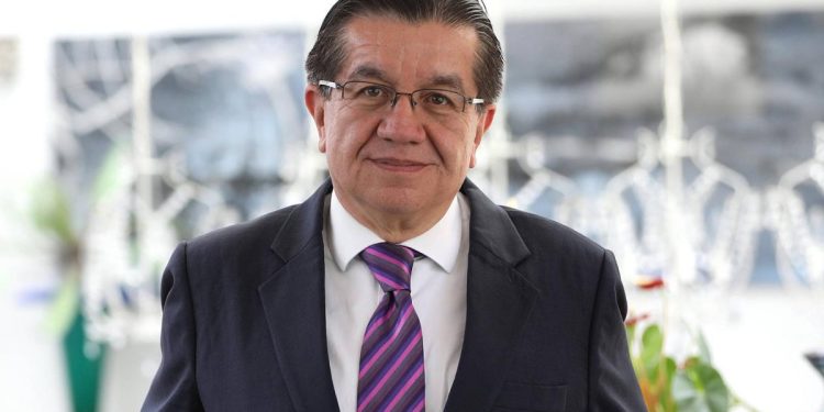 “No se realizó ningún experimento con los colombianos”: exministro Ruiz sobre vacunas de Covid