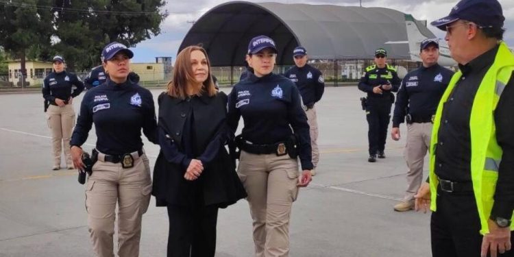 Diseñadora Nancy González se declarará culpable por tráfico de vida silvestre