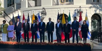 Con Biden y nueve líderes americanos comenzó cumbre económica en la Casa Blanca