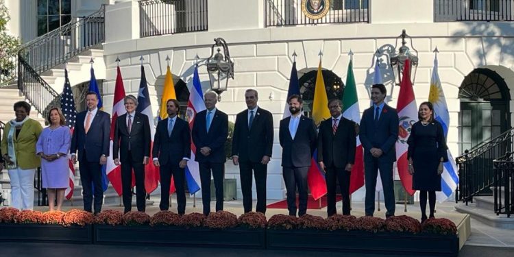 Con Biden y nueve líderes americanos comenzó cumbre económica en la Casa Blanca
