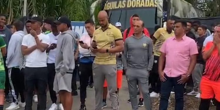 Águilas Doradas, desalojados de su sede antes del partido crucial en la Liga BetPlay