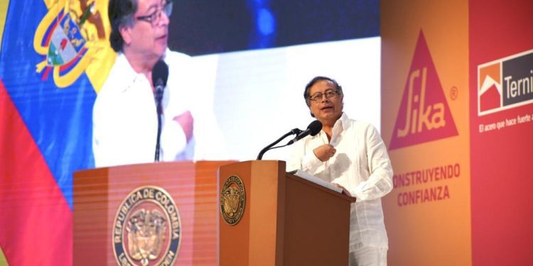 Gustavo Petro asegura que se honrarán los contratos de concesión en el ongreso de infraestructura