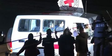 Ejército israelí confirmó que la Cruz Roja ya tiene al tercer grupo de rehenes liberados por Hamás