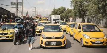 Amenaza de paro nacional de taxistas genera preocupación en Aeropuertos