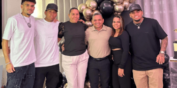 Así fue la fiesta de cumpleaños que le hizo el Liverpool al papá de Luis Díaz