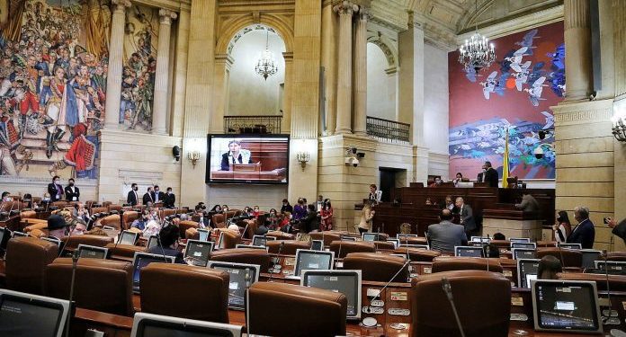 Proyecto de ampliación a cinco años del periodo de presidente y alcaldes genera debate en el Congreso