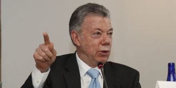 Santos critica la concesión de “Patente” a disidencias FARC como el principal error del Gobierno Petro