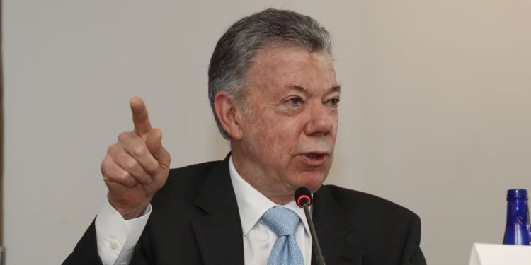 Santos critica la concesión de “Patente” a disidencias FARC como el principal error del Gobierno Petro