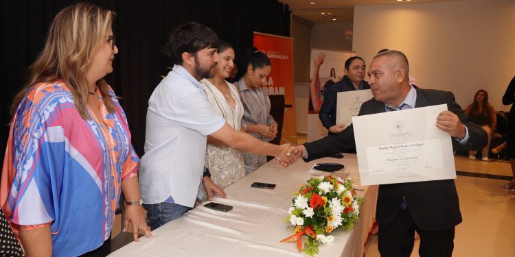 Barranquilla tiene a más de 900 docentes especialistas y magísteres que educarán con calidad a nuestros estudiantes: Pumarejo