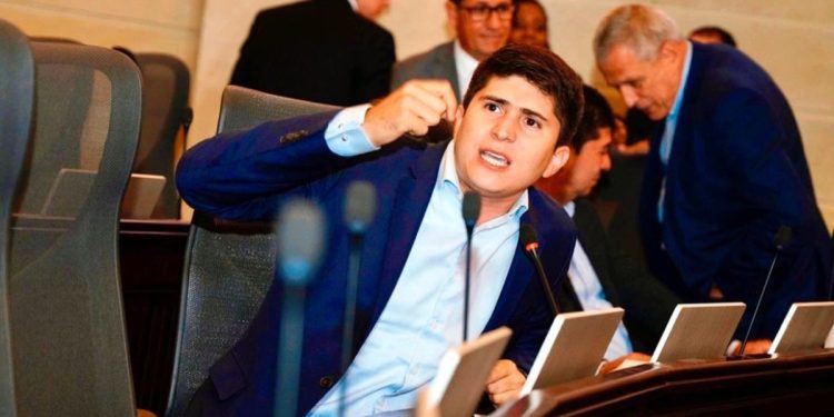 Wadith Manzur denuncia falta de apoyo del Gobierno al partido conservador y rechaza campaña de desprestigio