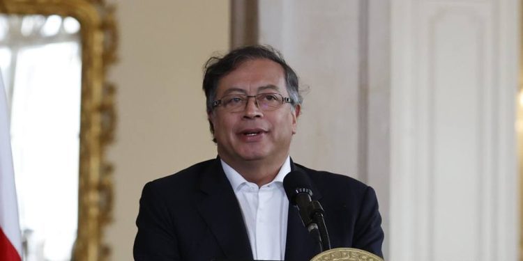 Presidente Petro firmó decreto para reactivar los mataderos municipales