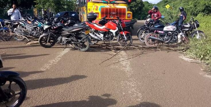 Comunidad realiza bloqueos en Tubará por constantes cortes de agua potable