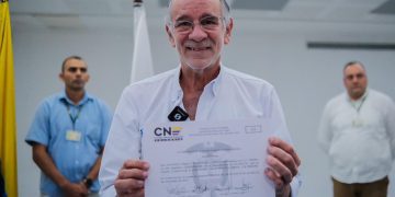 Verano recibe credencial que lo acredita como nuevo mandatario del Atlántico