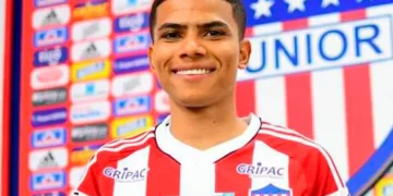 José Enamorado con su atención en el juego contra Águilas Doradas