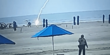 Una turista pierde la vida tras ser alcanzada por un rayo mientras disfrutaba de un baño