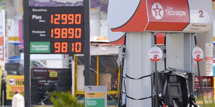 Precio de la gasolina aumentará $600 en noviembre: en Barranquilla el galón quedará en $14.664