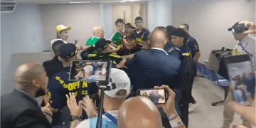 En Video | Fuerte pelea entre prensa brasileña y personal de logística en el Metropolitano