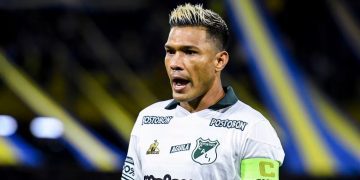 Teófilo Gutiérrez fue sancionado por presuntamente tocarle la nalga a una auxiliar de logística