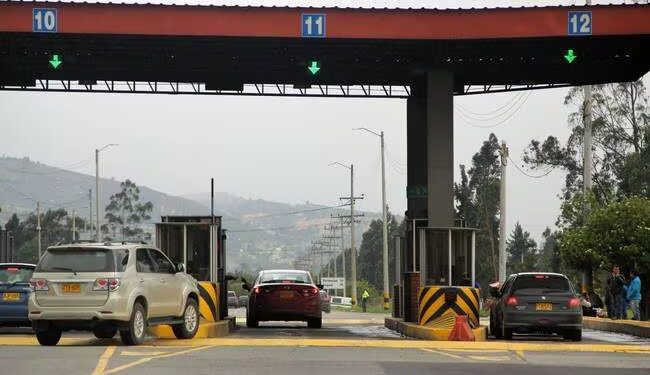 Gobierno Petro anuncia para enero de 2024 primer alza de peajes 