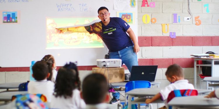 “Estudiantes barranquilleros mejoraron su desempeño en el inglés durante 2023”: alcalde Pumarejo