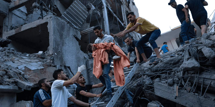 Ya son más de 9.700 los muertos en Gaza por ataques israelíes