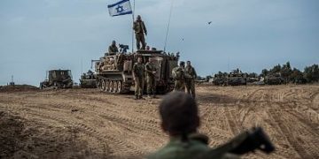 Hamás e Israel acuerdan prolongar el alto al fuego por 2 días más para liberar 20 rehenes y la excarcelación de 60 palestinos