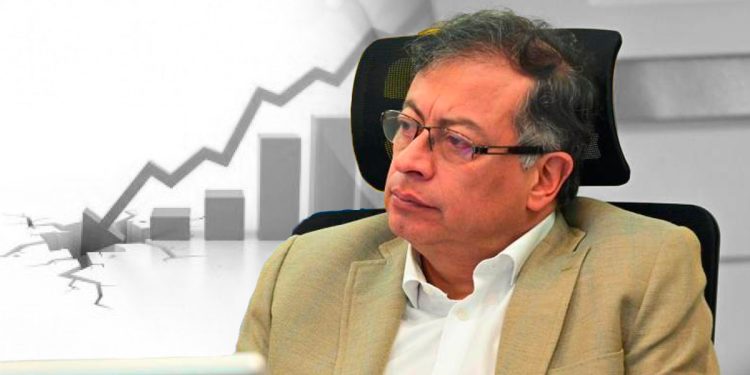 Presidente Gustavo Petro sigue desplomándose con desaprobación del 64%, según encuesta de Datexco