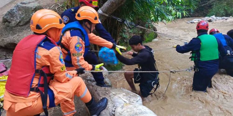 En Piedecuesta, 23 personas fueron rescatadas de una corriente súbita del río de Oro