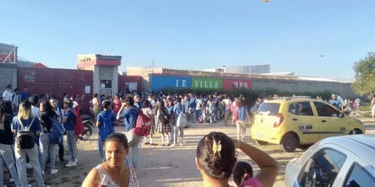 Vigilantes y aseadoras bloquearon ingreso a colegios de Malambo por falta de pagos