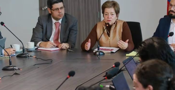 “Bajar tasa de interés”: la petición de la mesa de concertación del salario mínimo al Banco de la República