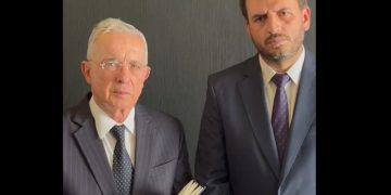Encuentro inminente: Álvaro Uribe y Gustavo Petro se reunirán para abordar reforma a la salud