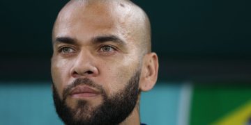 Fiscalía pidió 9 años de cárcel para Dani Alves por violar a una joven en una discoteca