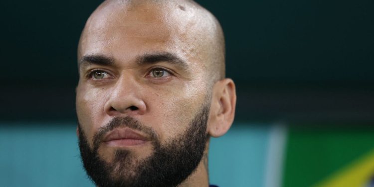 Fiscalía pidió 9 años de cárcel para Dani Alves por violar a una joven en una discoteca