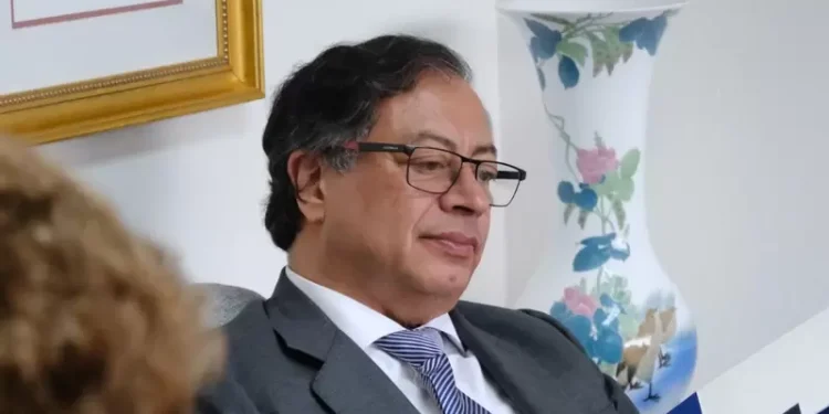 Encuesta que le da 51,7% de imagen positiva a Petro fue contratada por la Presidencia