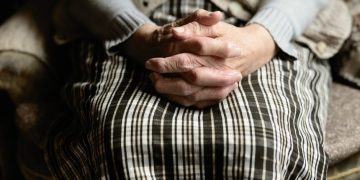 Madre demandó a sus hijos de 40 y 42 años para que se independizaran y abandonaran su casa