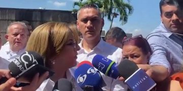 ”Petro se tiene que ceñir a la regla”: Procuradora ante anuncio del presidente de no subir altos salarios