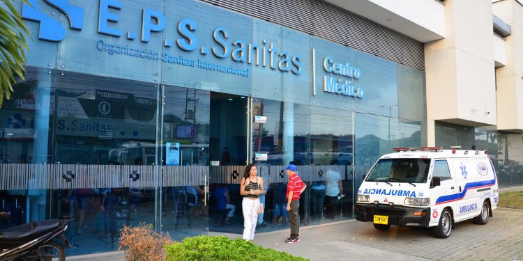 Sanitas anunció cambio en la entrega de medicamentos: Audifarma reemplazará a Cruz Verde