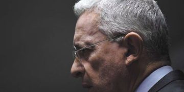 Álvaro Uribe rindió versión libre en la Fiscalía por masacre de ‘El Aro’ y homicidio de Jesús María Valle