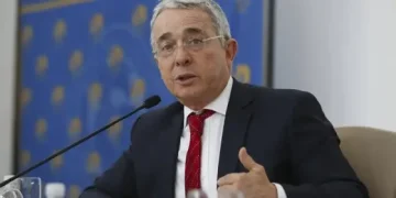 Uribe solicita versión libre ante Fiscalía y Comisión de Acusación por señalamientos de Mancuso