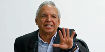 Ministro de Hacienda aclara que no habrá aumento de gasolina en diciembre, pero sí en enero del 2024