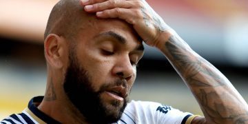 Dani Alves será juzgado del 5 al 7 de febrero, acusado de violar a una joven