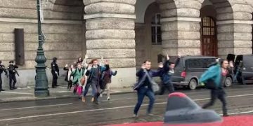 Tiroteo en universidad en Praga deja 15 muertos y decenas de heridos
