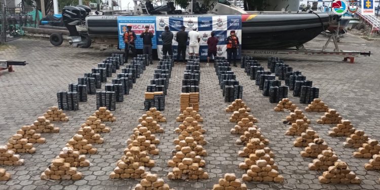 Cárcel para tres extranjeros y un colombiano que pretendían sacar más de tonelada y media de cocaína en un semisumergibles rumbo a México
