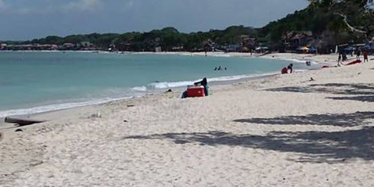 Reembolsan $5 millones a turistas argentinos por cobro excesivo de limonadas en playa Blanca, Barú