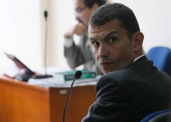 Formulan cargos contra funcionario que habría presionado traslado de Emilio Tapia a batallón militar