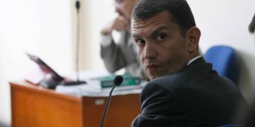 Formulan cargos contra funcionario que habría presionado traslado de Emilio Tapia a batallón militar