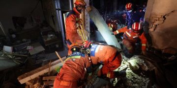 Sigue en aumento el número de muertos por el terremoto en China