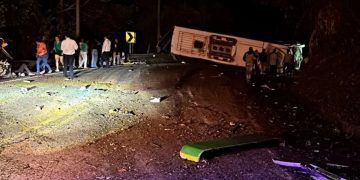 Bus que viajaba hacia la Costa se accidentó en Santander: un muerto y 18 heridos