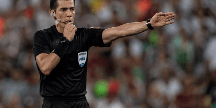 La estadística negativa de Junior con Andrés Rojas como juez central